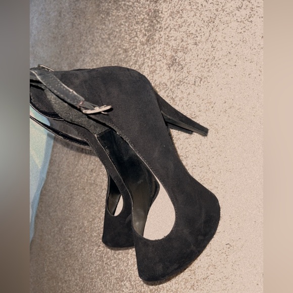 High platform heels, worn once. If u have strong ankles these shoes are for you. - Picture 3 of 3